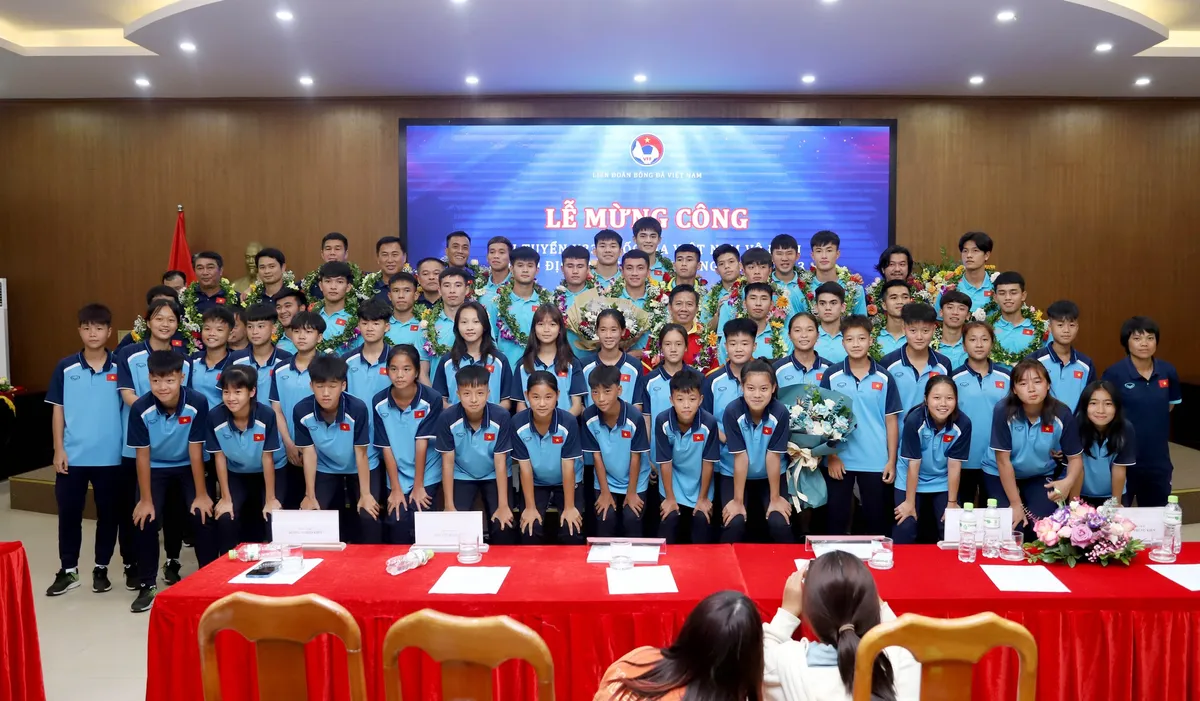 ĐT U23 Việt Nam ca kh&uacute;c khải ho&agrave;n, rạng rỡ trong lễ mừng c&ocirc;ng v&ocirc; địch U23 Đ&ocirc;ng Nam &Aacute; 2023 - Ảnh 11.