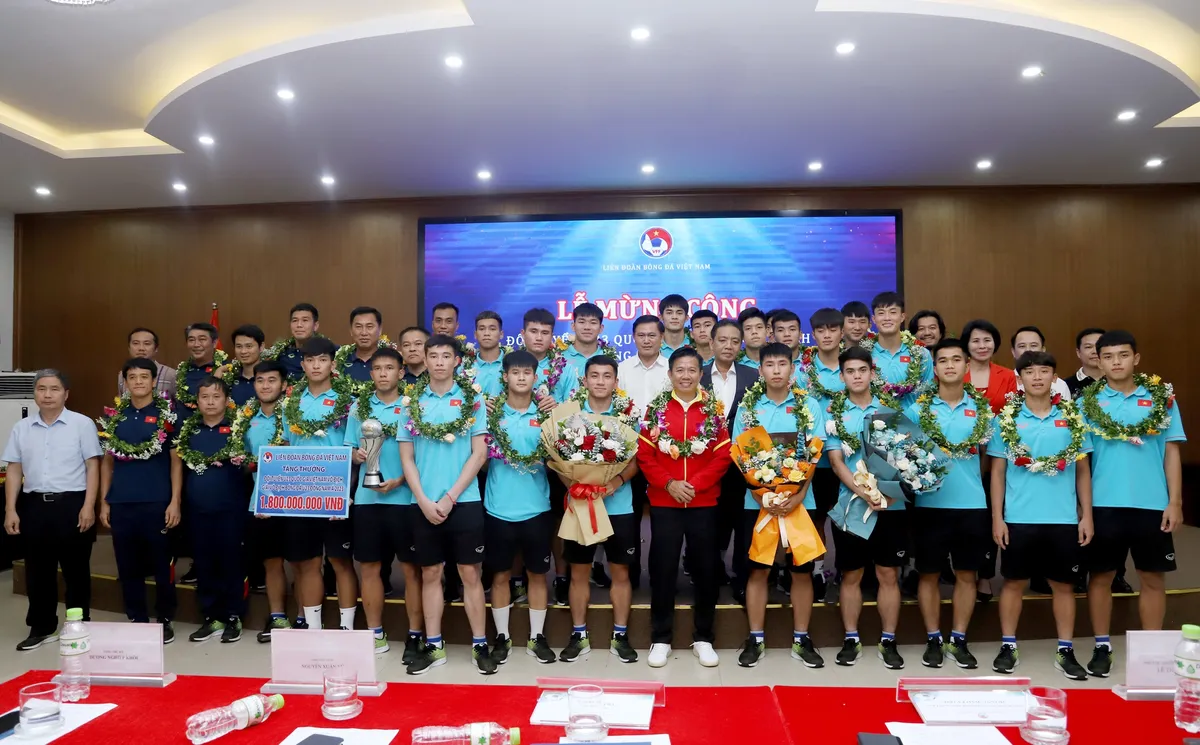 ĐT U23 Việt Nam ca kh&uacute;c khải ho&agrave;n, rạng rỡ trong lễ mừng c&ocirc;ng v&ocirc; địch U23 Đ&ocirc;ng Nam &Aacute; 2023 - Ảnh 10.