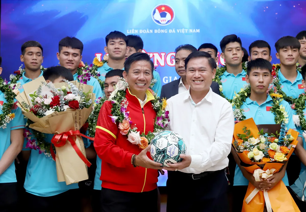 ĐT U23 Việt Nam ca kh&uacute;c khải ho&agrave;n, rạng rỡ trong lễ mừng c&ocirc;ng v&ocirc; địch U23 Đ&ocirc;ng Nam &Aacute; 2023 - Ảnh 9.