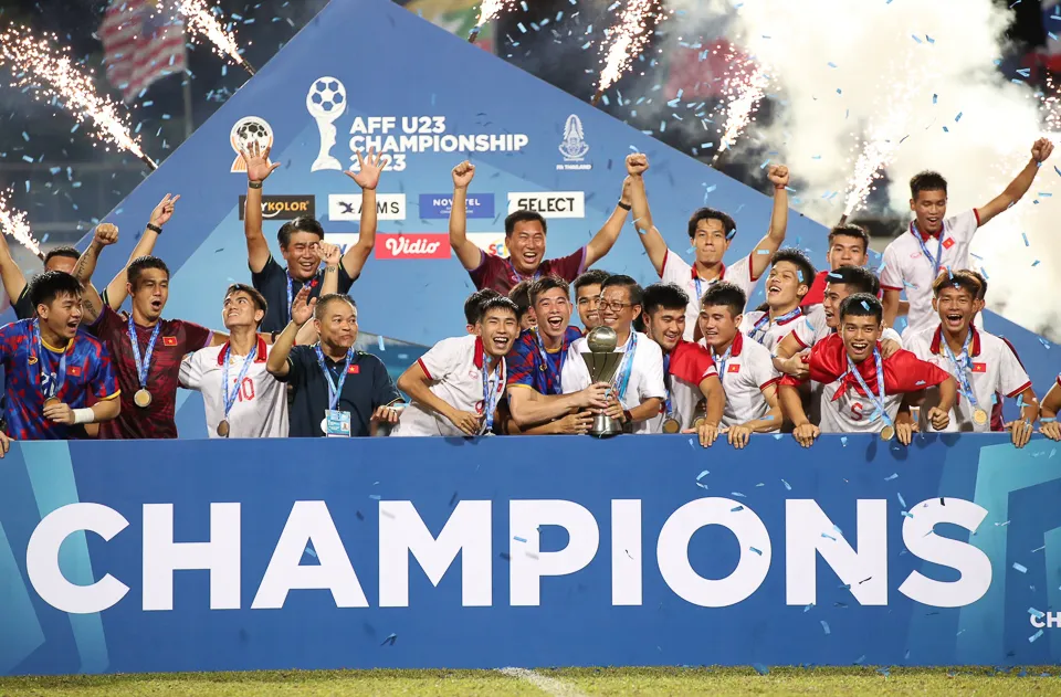 Thắng U23 Indonesia sau loạt luân lưu 11m nghẹt thở, U23 Việt Nam bảo vệ thành công ngôi vô địch - Ảnh 5. Thắng U23 Indonesia sau loạt luân lưu 11m nghẹt thở, U23 Việt Nam bảo vệ thành công ngôi vô địch - Ảnh 5.