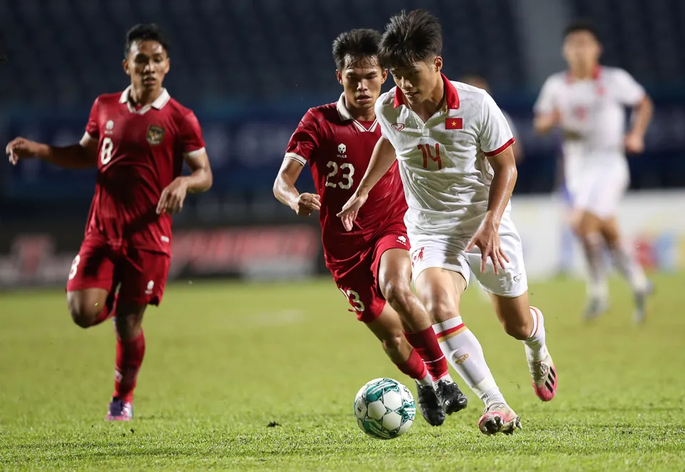 Thắng U23 Indonesia sau loạt luân lưu 11m nghẹt thở, U23 Việt Nam bảo vệ thành công ngôi vô địch - Ảnh 2. Thắng U23 Indonesia sau loạt luân lưu 11m nghẹt thở, U23 Việt Nam bảo vệ thành công ngôi vô địch - Ảnh 2.
