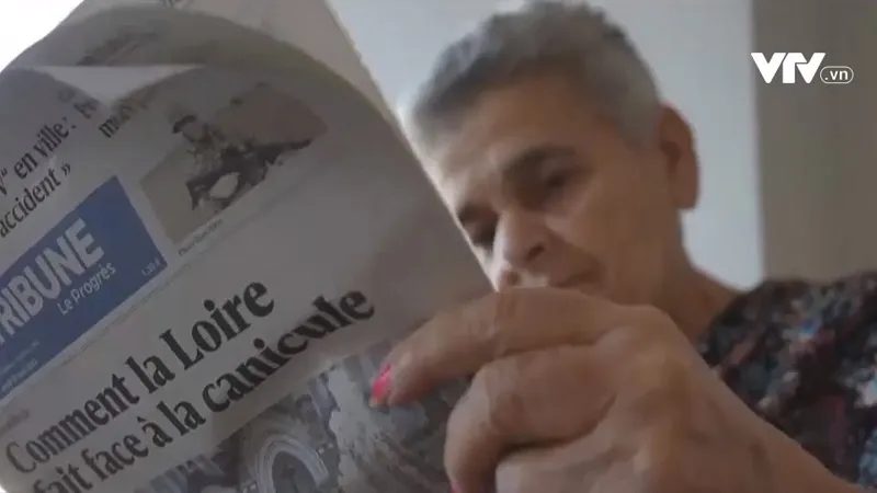 Nước Ph&aacute;p trải qua những ng&agrave;y oi n&oacute;ng cao điểm - Ảnh 1.