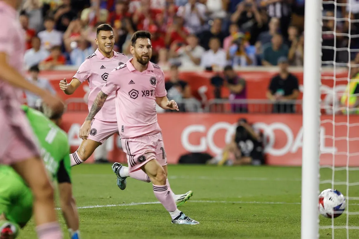 HLV của đội tuyển Argentina chia sẻ về t&aacute;c động của Messi đối với MLS - Ảnh 1.