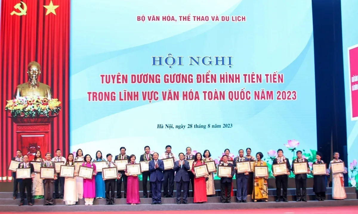 Tuyên dương điển hình tiên tiến trong lĩnh vực văn hóa - Ảnh 2.