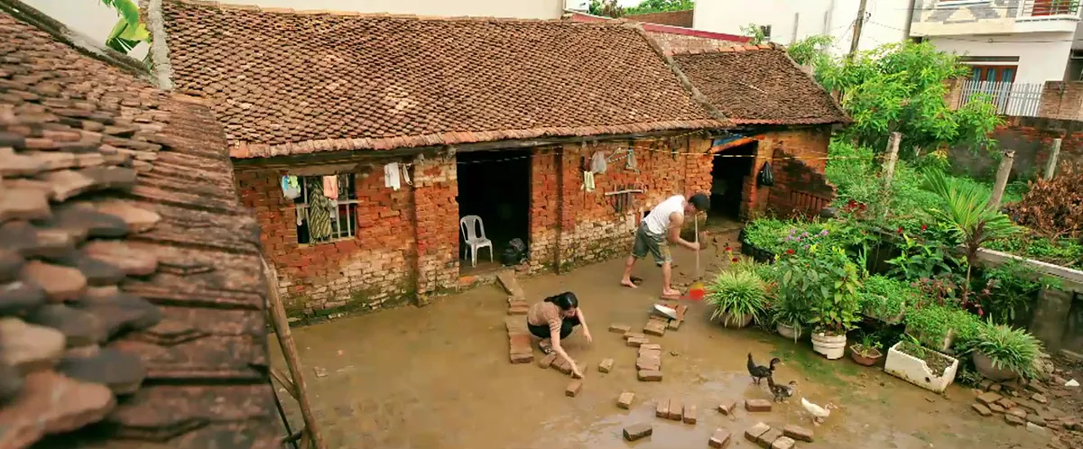 Làng trong phố - Tập 21: Cả xóm trọ quay xe yêu quý Hùng - Ảnh 5.