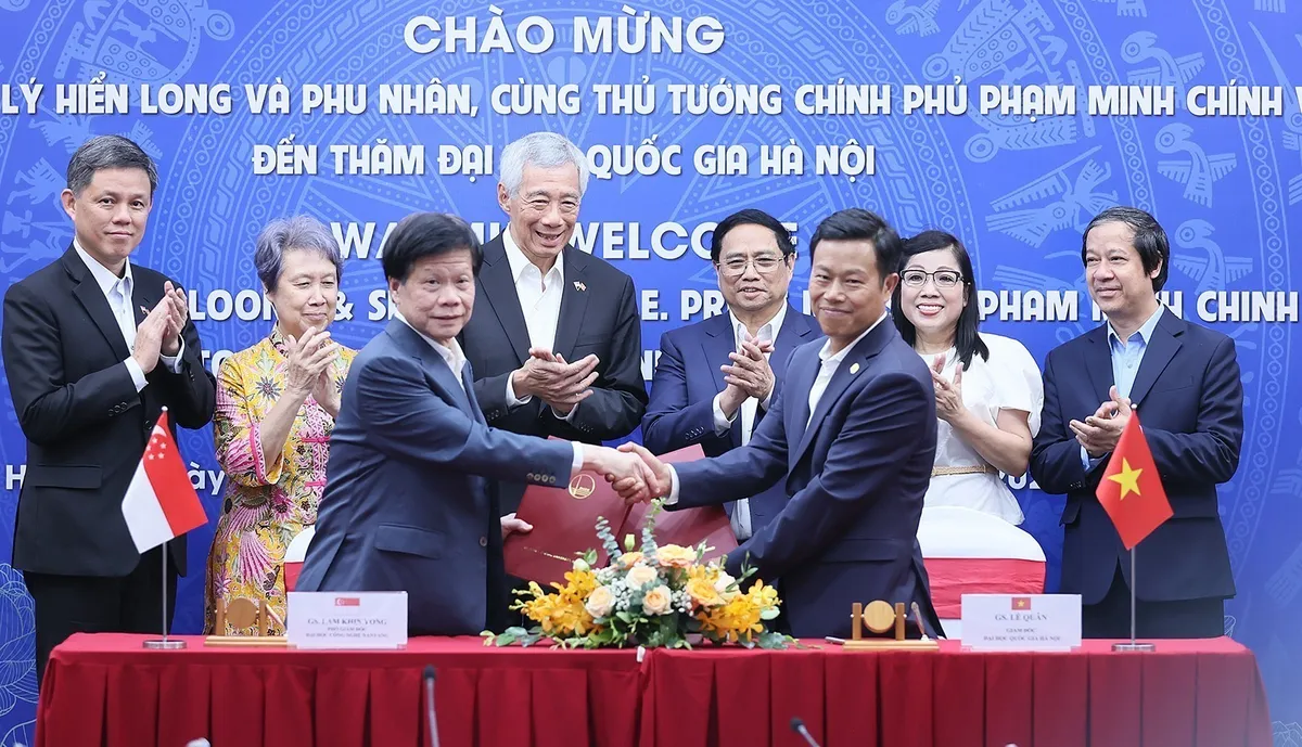 Thủ tướng Phạm Minh Chính và Thủ tướng Lý Hiển Long gặp gỡ sinh viên Đại học Quốc gia Hà Nội - Ảnh 3.