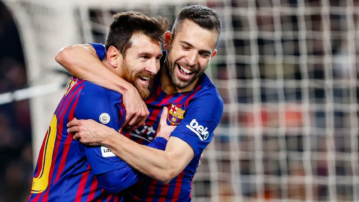 Jordi Alba th&aacute;n phục với m&agrave;n tr&igrave;nh diễn của Lionel Messi - Ảnh 1.