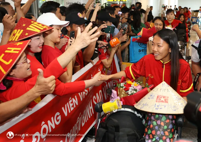 Huỳnh Như tiết lộ chuẩn bị đàm phán hợp đồng với Lank FC - Ảnh 1. Huỳnh Như tiết lộ chuẩn bị đàm phán hợp đồng với Lank FC - Ảnh 1.