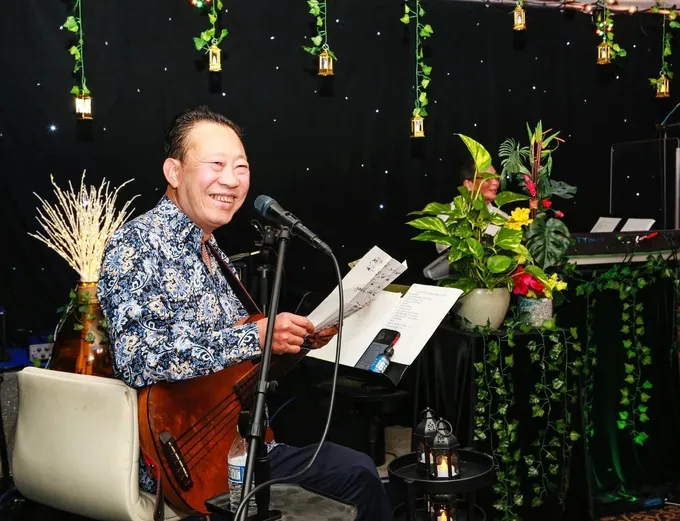 Cuộc sống nhạc sĩ Lê Quang sau khi phẫu thuật cắt một bàn chân giờ ra sao? - Ảnh 2. Cuộc sống nhạc sĩ Lê Quang sau khi phẫu thuật cắt một bàn chân giờ ra sao? - Ảnh 2.