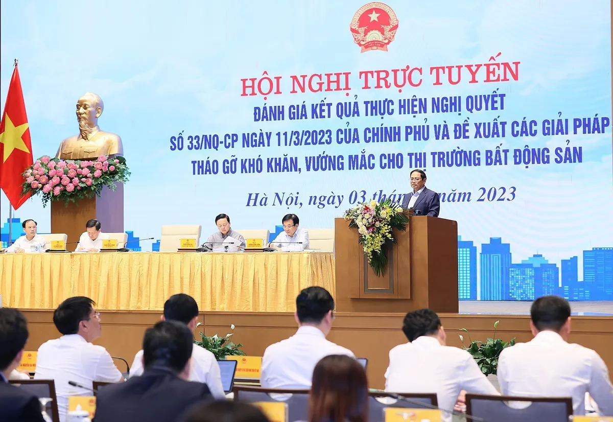 Thủ tướng: Gỡ khó cho thị trường bất động sản, rõ đến đâu xử lý đến đó - Ảnh 1.