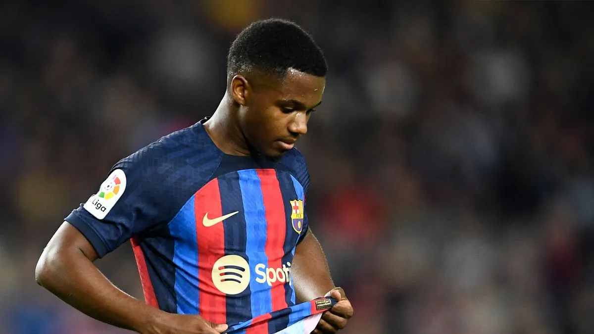 Hai &ocirc;ng lớn Premier League muốn chi&ecirc;u mộ t&agrave;i năng trẻ của Barcelona - Ảnh 1.