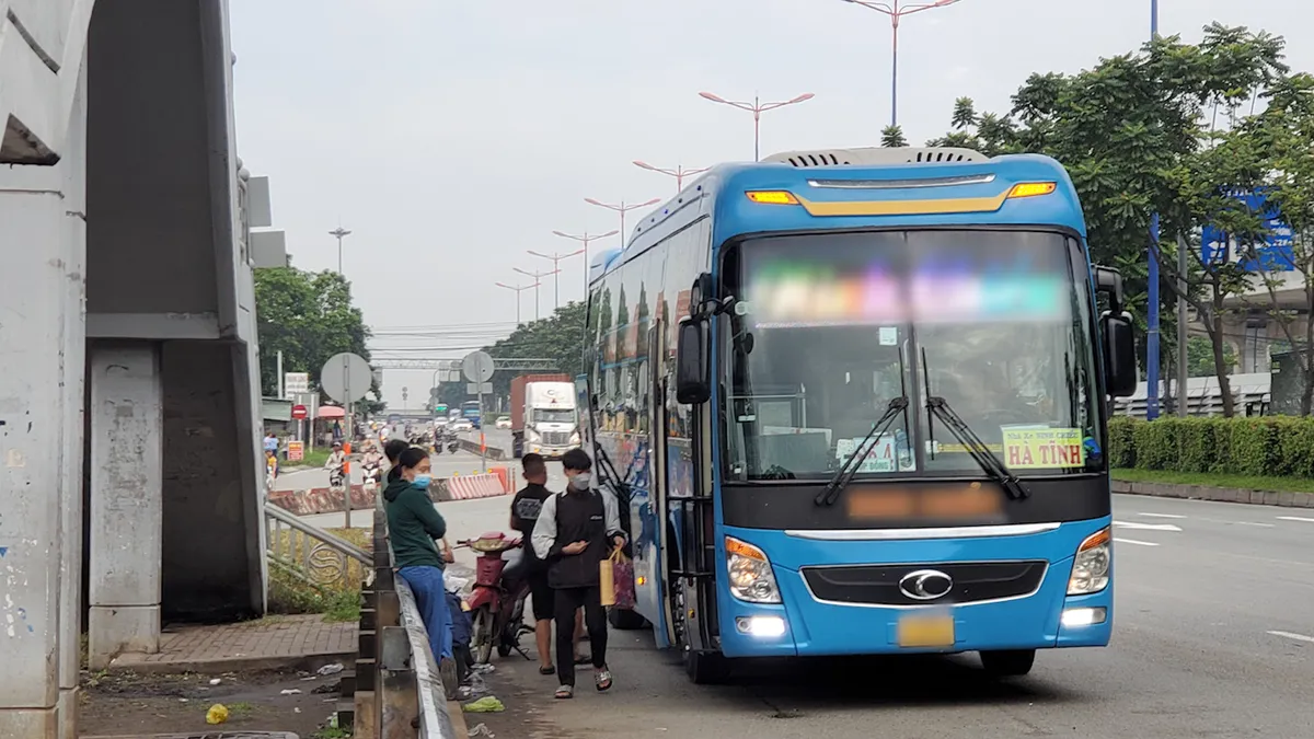 TP Hồ Chí Minh tăng cường kiểm tra xe khách dịp lễ - Ảnh 2.