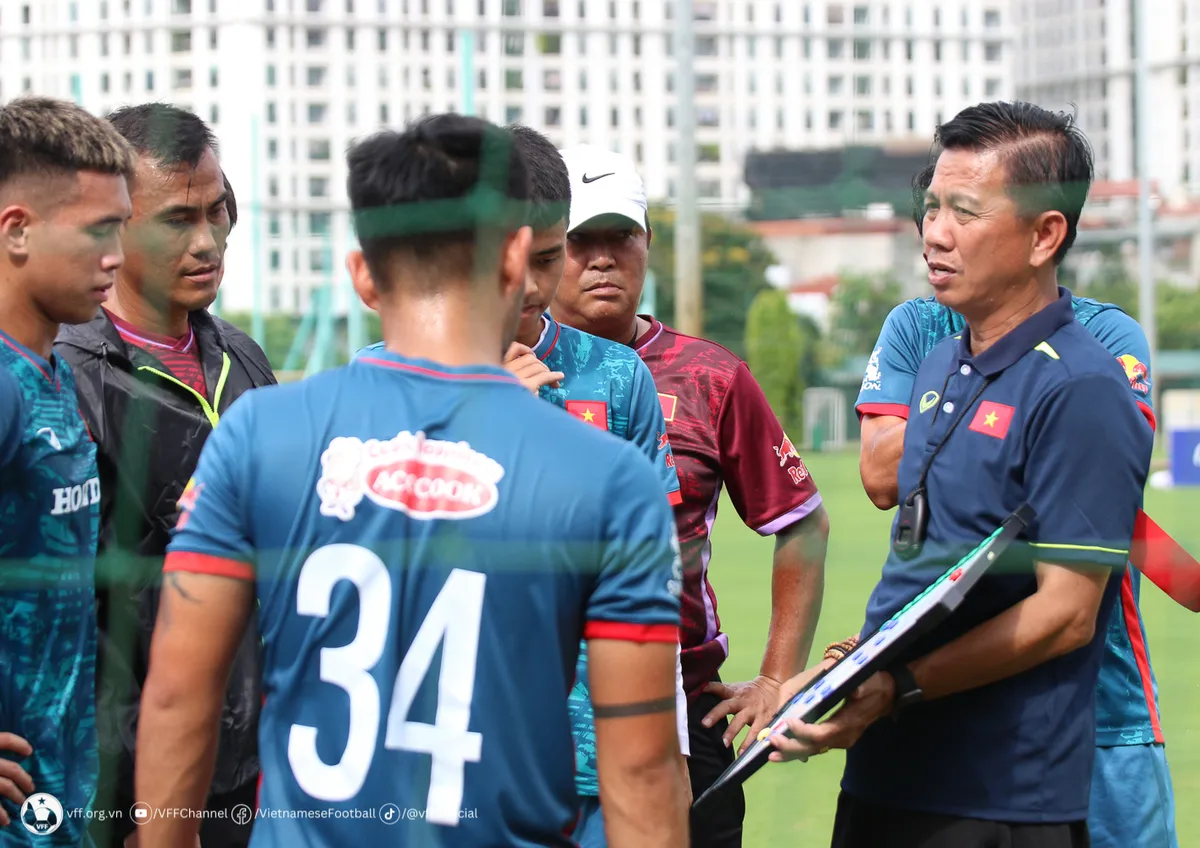Các cầu thủ U23 Việt Nam nỗ lực thể hiện khả năng trong trận đấu tập với U21 Hà Nội - Ảnh 1. Các cầu thủ U23 Việt Nam nỗ lực thể hiện khả năng trong trận đấu tập với U21 Hà Nội - Ảnh 1.