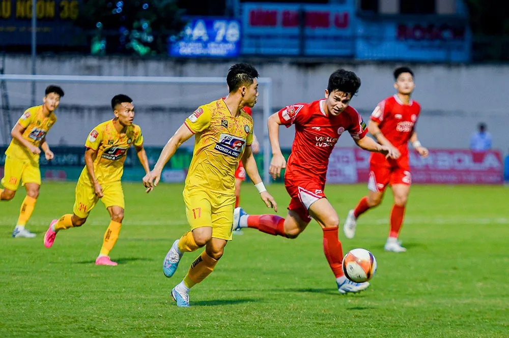 Vòng 5 GĐ2 V.League 2023 | CLB Công An Hà Nội dẫn đầu cuộc đua vô địch - Ảnh 2. Vòng 5 GĐ2 V.League 2023 | CLB Công An Hà Nội dẫn đầu cuộc đua vô địch - Ảnh 2.
