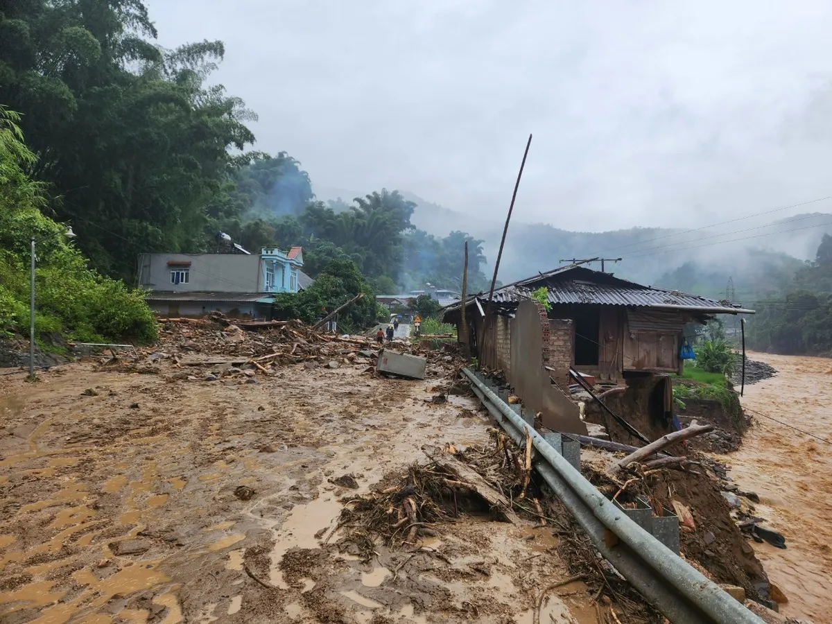 10 người thương vong vì mưa lũ ở Lai Châu, Yên Bái, Sơn La - Ảnh 2.