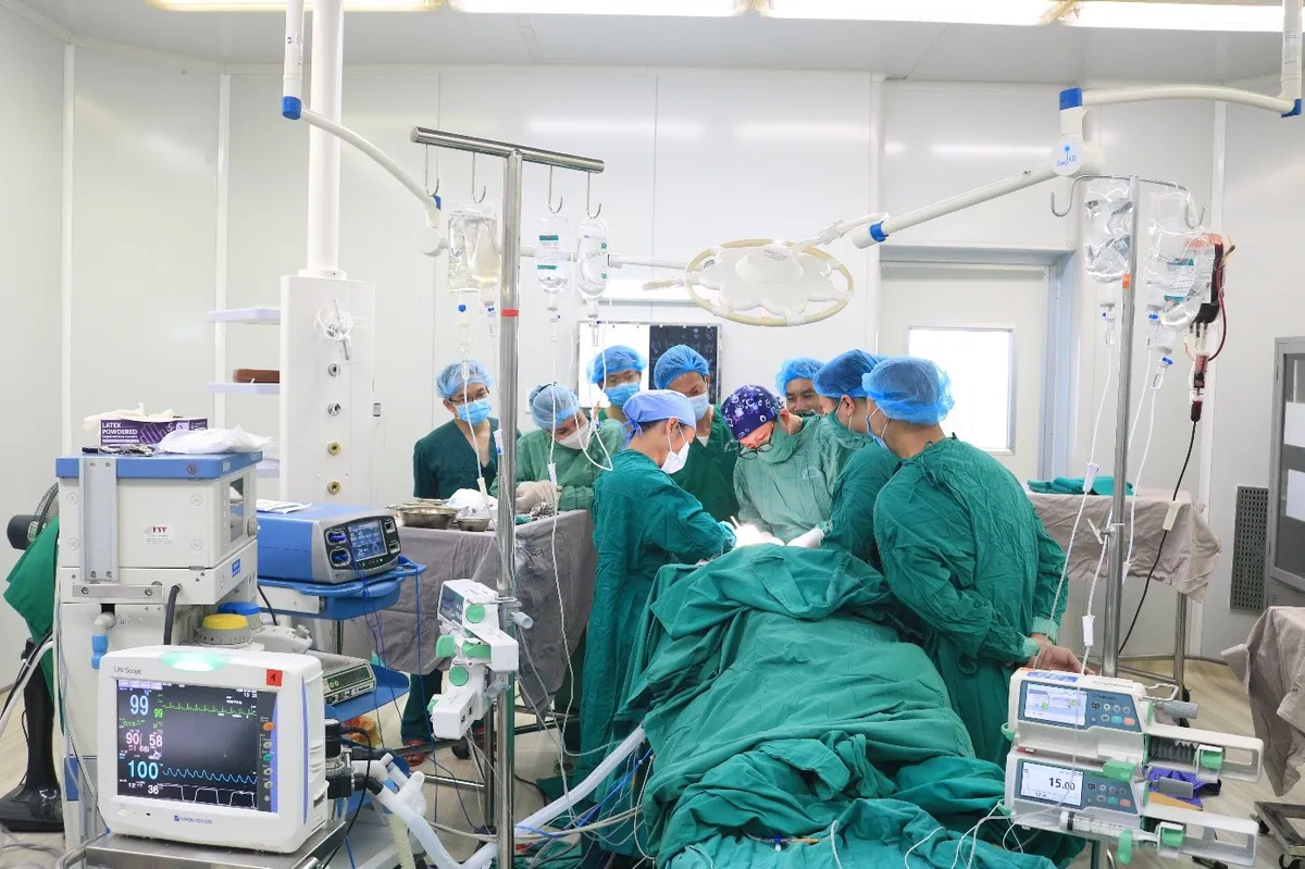 Cô gái trẻ bị biến dạng khuôn mặt vì khối u khổng lồ - Ảnh 1. Cô gái trẻ bị biến dạng khuôn mặt vì khối u khổng lồ - Ảnh 1.