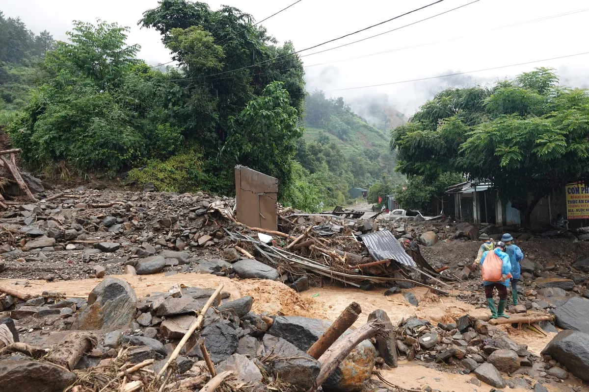 Mù Cang Chải tan hoang sau trận lũ lớn - Ảnh 2.