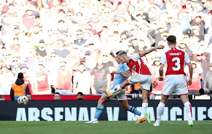 Hạ Man City sau loạt lu&acirc;n lưu, Arsenal gi&agrave;nh Si&ecirc;u Cup Anh - Ảnh 3.