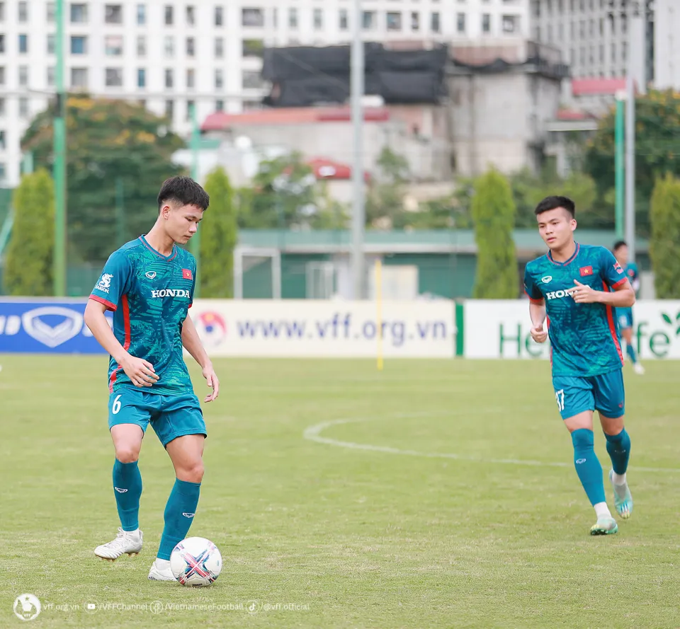 ĐT U23 Việt Nam tăng tốc tập luyện chuẩn bị cho giải Đông Nam Á 2023 - Ảnh 10. ĐT U23 Việt Nam tăng tốc tập luyện chuẩn bị cho giải Đông Nam Á 2023 - Ảnh 10.