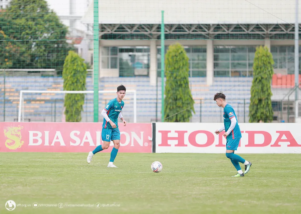ĐT U23 Việt Nam tăng tốc tập luyện chuẩn bị cho giải Đông Nam Á 2023 - Ảnh 9. ĐT U23 Việt Nam tăng tốc tập luyện chuẩn bị cho giải Đông Nam Á 2023 - Ảnh 9.