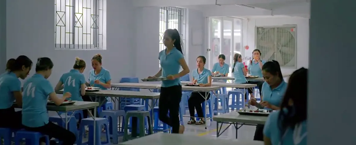 Làng trong phố - Tập 7: Tất tả vừa đón con, vừa ship hàng, Hiếu bất lực chịu bom đơn 2 triệu - Ảnh 9. Làng trong phố - Tập 7: Tất tả vừa đón con, vừa ship hàng, Hiếu bất lực chịu bom đơn 2 triệu - Ảnh 9.