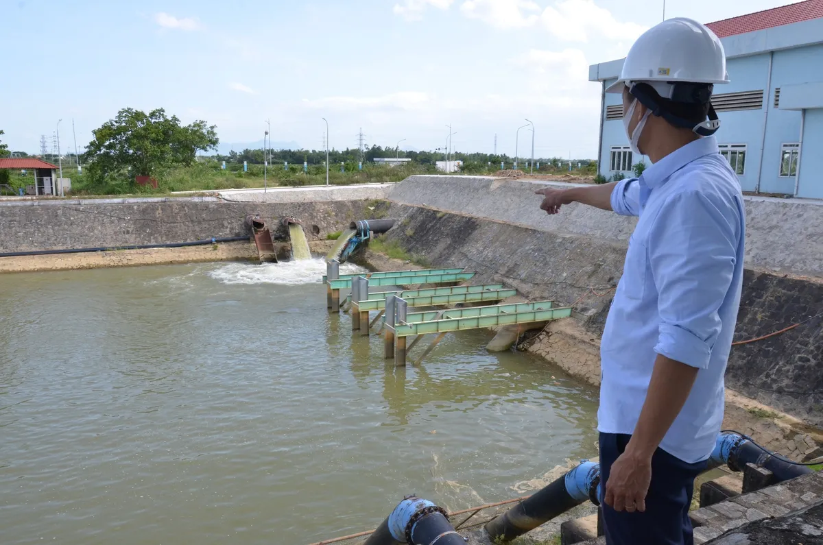 Đà Nẵng: Không để người dân thiếu nước sạch khi sông Cẩm Lệ nhiễm mặn - Ảnh 1.