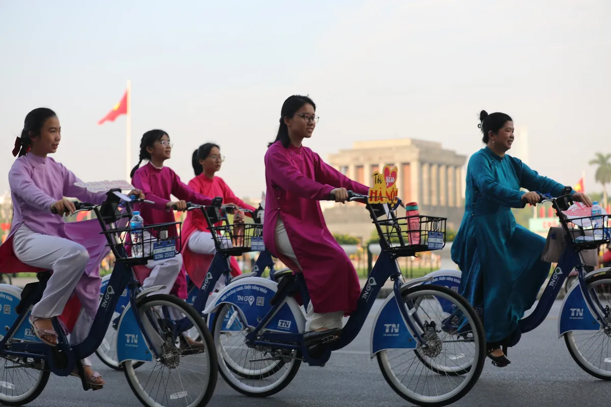 Đạp xe kết nối di sản Thủ đ&ocirc; - Ảnh 2.