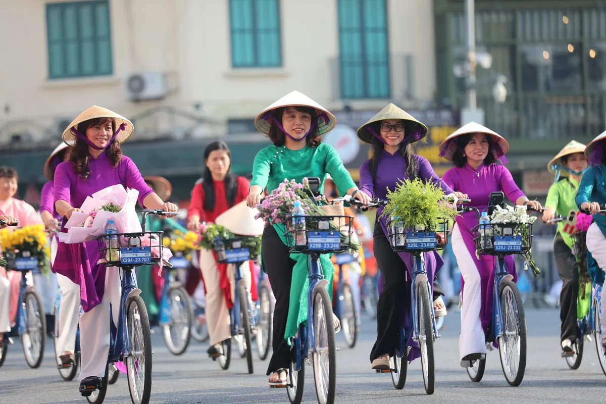 Đạp xe kết nối di sản Thủ đ&ocirc; - Ảnh 3.