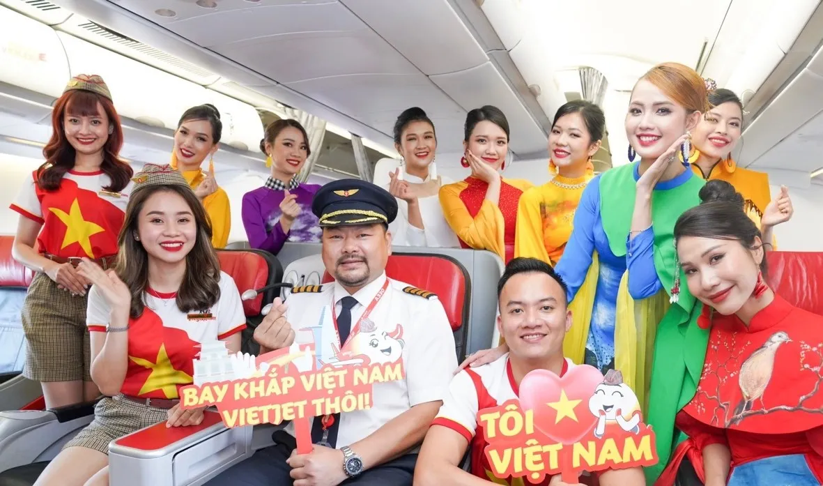 Rộn ràng hình ảnh cờ đỏ sao vàng trên những chuyến bay Vietjet dịp 2/9 - Ảnh 17.