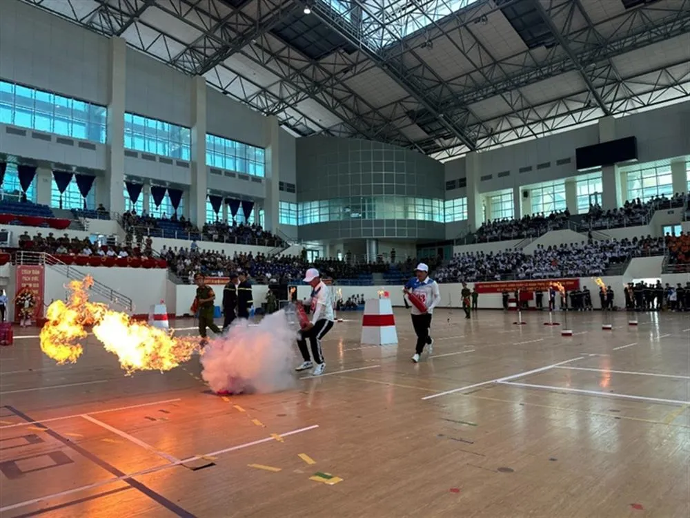 Toàn quốc đồng loạt thực tập phương án chữa cháy và cứu nạn cứu hộ - Ảnh 1.