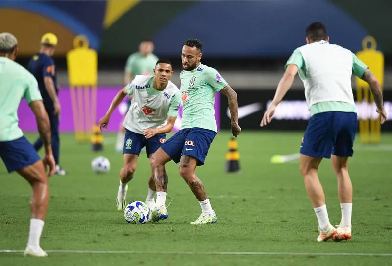 Neymar trở lại tập luyện bình thường cùng ĐT Brazil - Ảnh 1. Neymar trở lại tập luyện bình thường cùng ĐT Brazil - Ảnh 1.