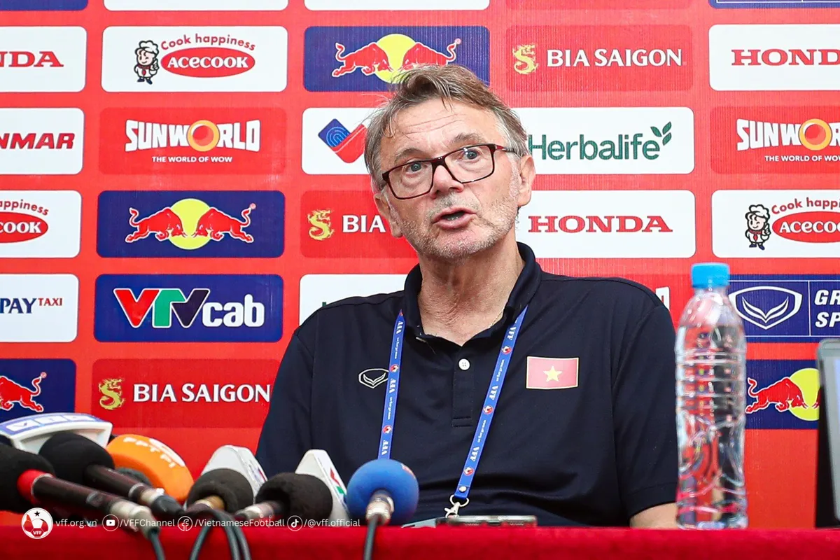 HLV Troussier chia sẻ lộ trình World Cup 2026 của ĐT Việt Nam sau chiến thắng trước ĐT Palestine - Ảnh 1. HLV Troussier chia sẻ lộ trình World Cup 2026 của ĐT Việt Nam sau chiến thắng trước ĐT Palestine - Ảnh 1.