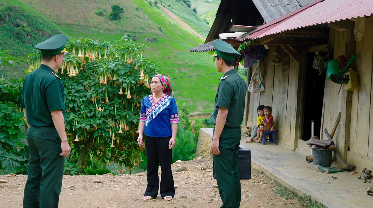 Cuộc chiến không giới tuyến - Tập 2: Đồn trưởng biên phòng đẹp trai, tài giỏi bị vợ phản bội - Ảnh 12.