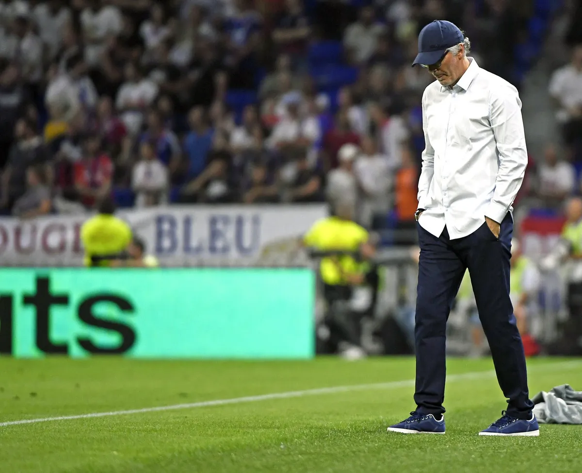 Lyon sa thải HLV Laurent Blanc - Ảnh 2. Lyon sa thải HLV Laurent Blanc - Ảnh 2.