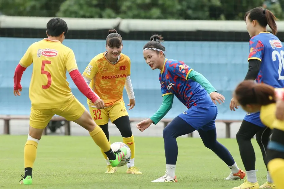 ĐT nữ Việt Nam trở lại Hà Nội - Ảnh 1. ĐT nữ Việt Nam trở lại Hà Nội - Ảnh 1.