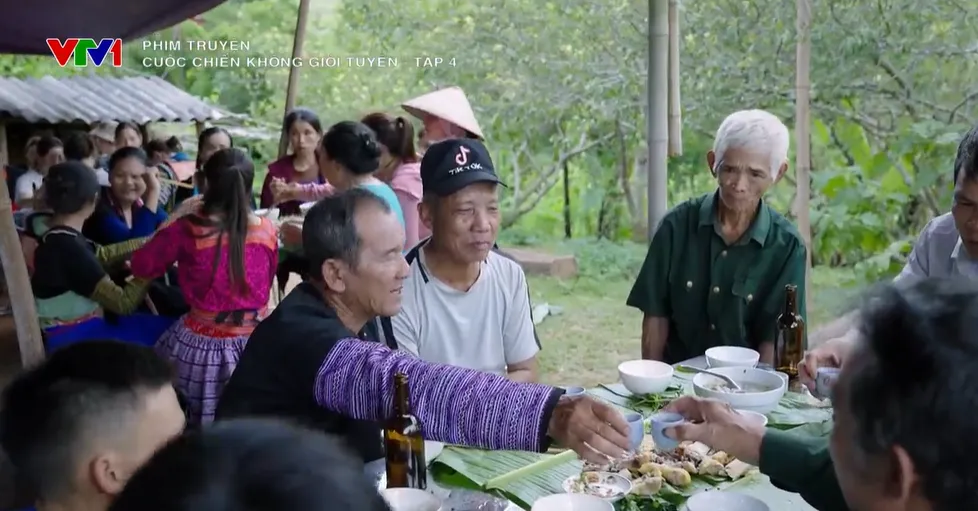 Cuộc chiến không giới tuyến - Tập 4: Trưởng đồn Trung nghi ngờ ông Hề buôn ma túy - Ảnh 4.