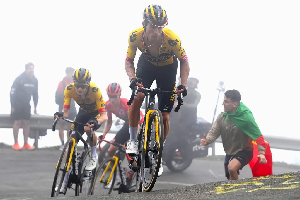 Primoz Roglic về nhất chặng 17 giải đua xe đạp La Vuelta 2023 - Ảnh 1. Primoz Roglic về nhất chặng 17 giải đua xe đạp La Vuelta 2023 - Ảnh 1.