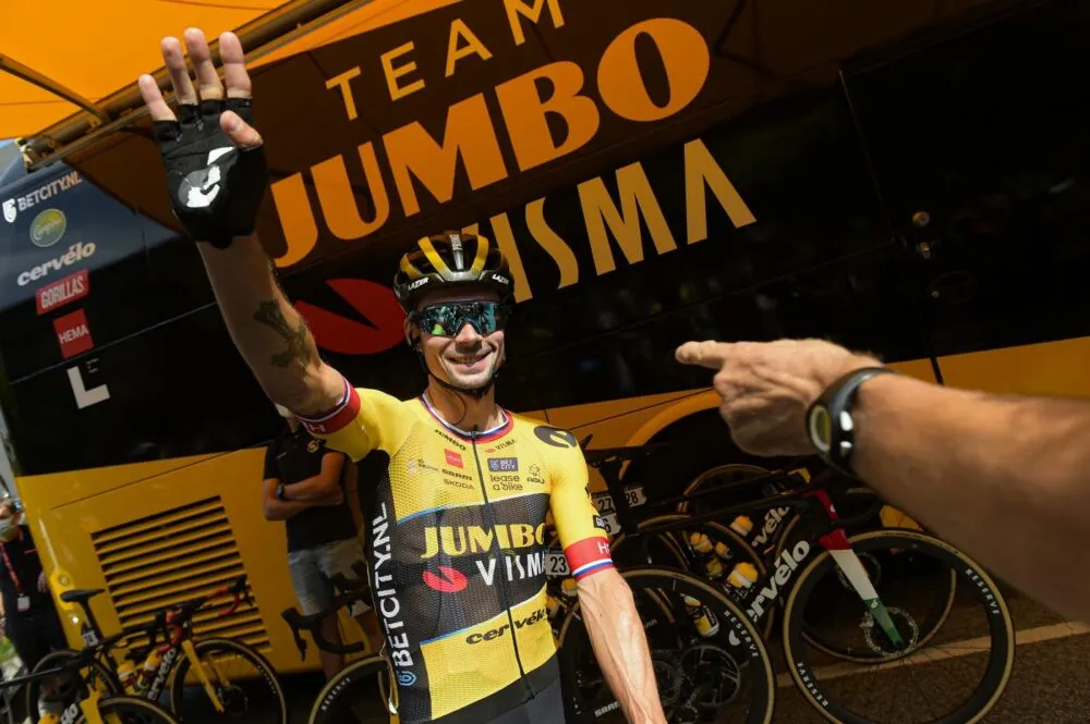 Primoz Roglic về nhất chặng 17 giải đua xe đạp La Vuelta 2023 - Ảnh 2. Primoz Roglic về nhất chặng 17 giải đua xe đạp La Vuelta 2023 - Ảnh 2.