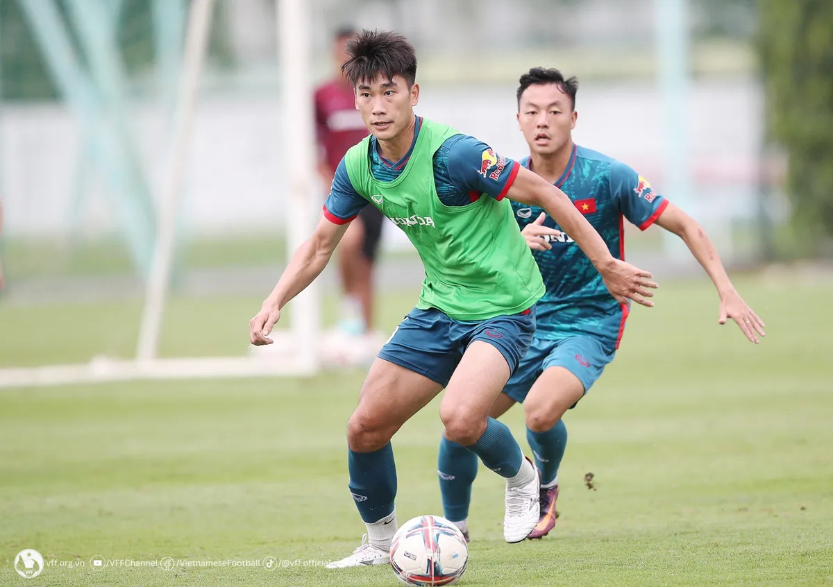 HLV Hoàng Anh Tuấn: Lối chơi của đội tuyển Olympic tương đồng với lối chơi của đội tuyển quốc gia - Ảnh 3. HLV Hoàng Anh Tuấn: Lối chơi của đội tuyển Olympic tương đồng với lối chơi của đội tuyển quốc gia - Ảnh 3.