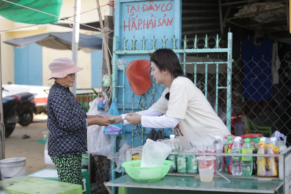 Huy Khánh - Diệp Bảo Ngọc bất lực khi ra chợ bán mực mà không ai mua - Ảnh 5.