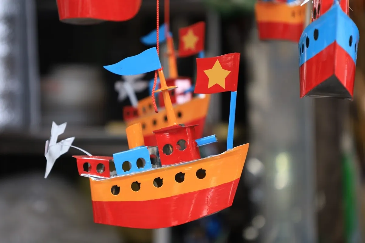 Tàu thủy sắt Tây - Món đồ chơi Trung thu một thời đang dần bị lãng quên - Ảnh 5.