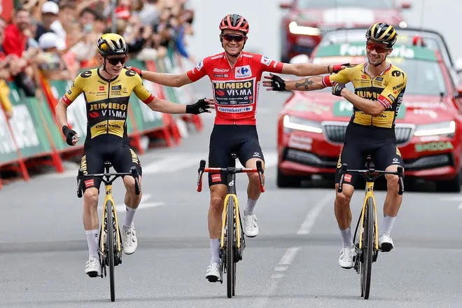 Sepp Kuss giành áo đỏ chung cuộc La Vuelta 2023 - Ảnh 2. Sepp Kuss giành áo đỏ chung cuộc La Vuelta 2023 - Ảnh 2.