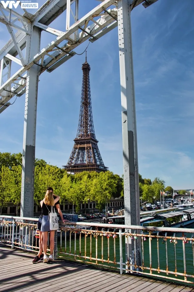 Tháp Eiffel qua ống kính của NSƯT Phạm Thanh Hà - Ảnh 7.