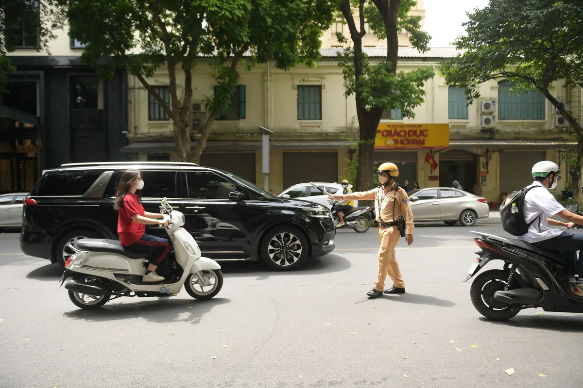Hà Nội: Xử lý nghiêm học sinh, phụ huynh vi phạm quy định về an toàn giao thông - Ảnh 1.