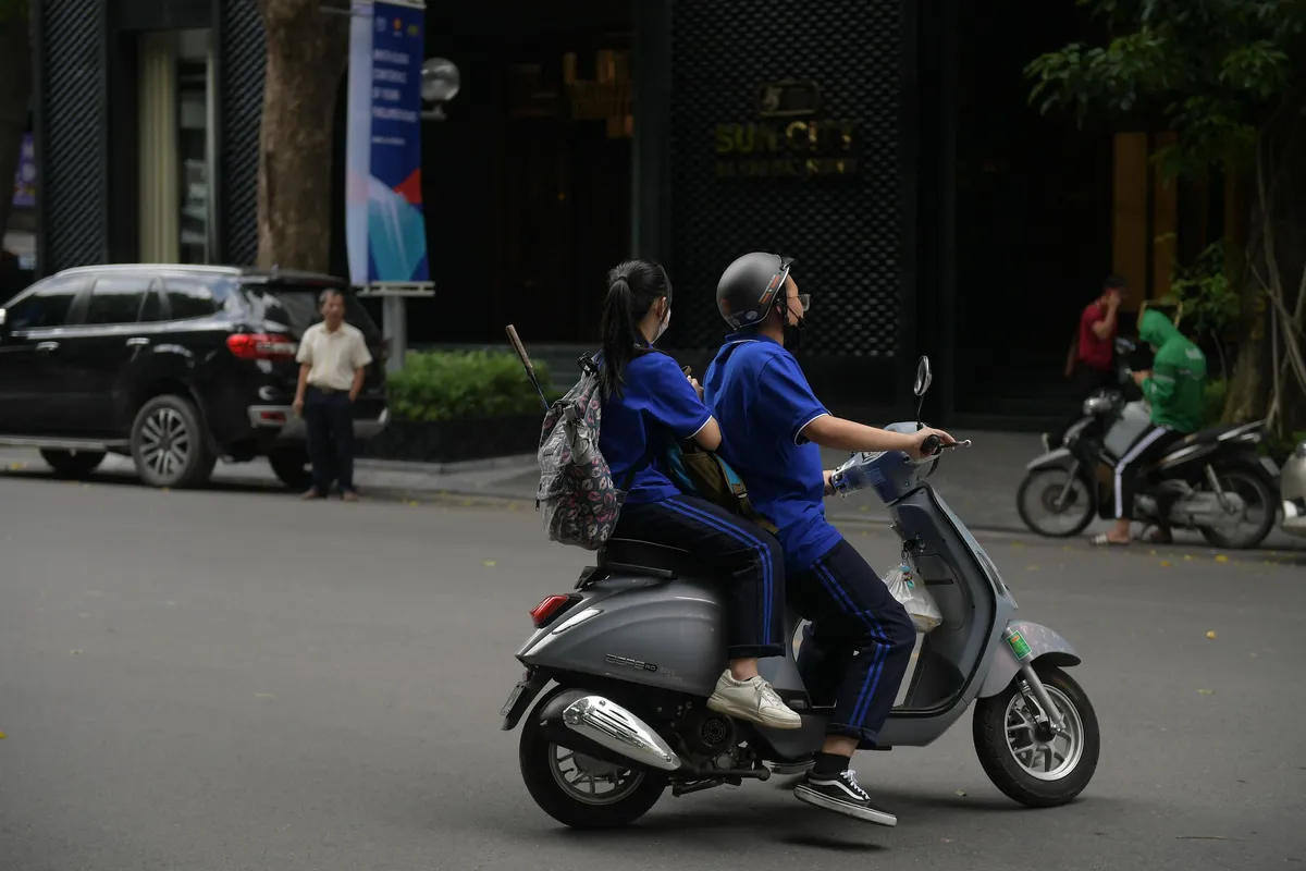 Hà Nội: Xử lý nghiêm học sinh, phụ huynh vi phạm quy định về an toàn giao thông - Ảnh 3.