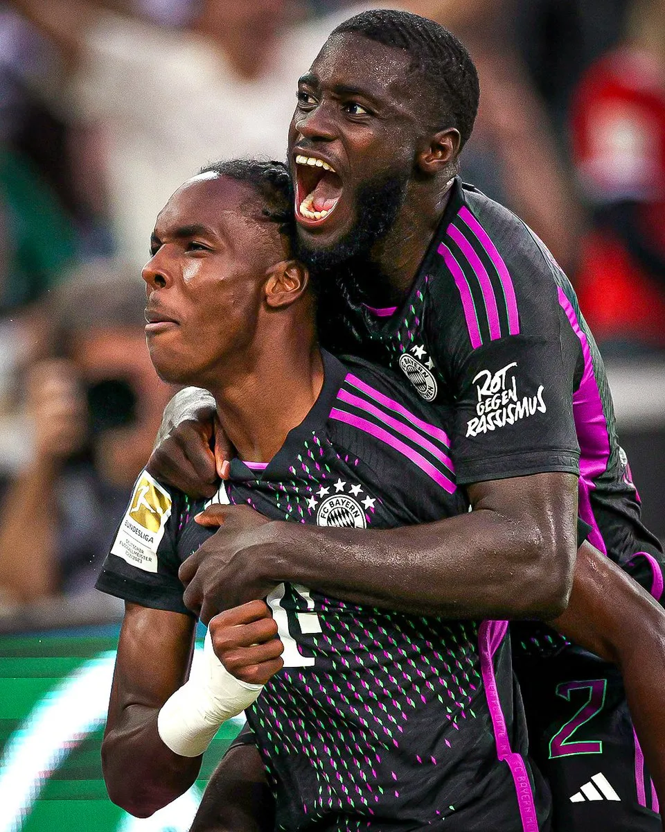 Bayern Munich ngược dòng ngoạn mục trước Monchengladbach - Ảnh 1. Bayern Munich ngược dòng ngoạn mục trước Monchengladbach - Ảnh 1.