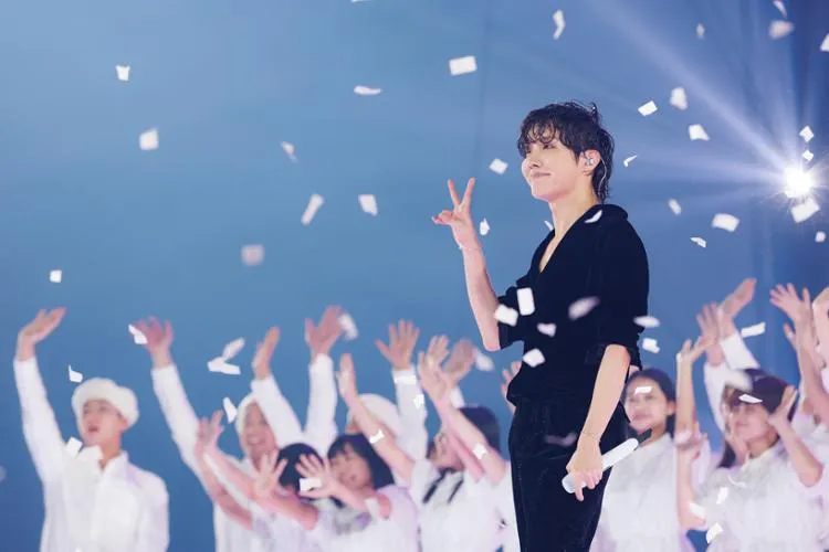 BTS ng&agrave;y c&agrave;ng tỏa s&aacute;ng với tư c&aacute;ch những nghệ sĩ solo - Ảnh 2.