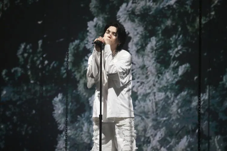 BTS ng&agrave;y c&agrave;ng tỏa s&aacute;ng với tư c&aacute;ch những nghệ sĩ solo - Ảnh 3.