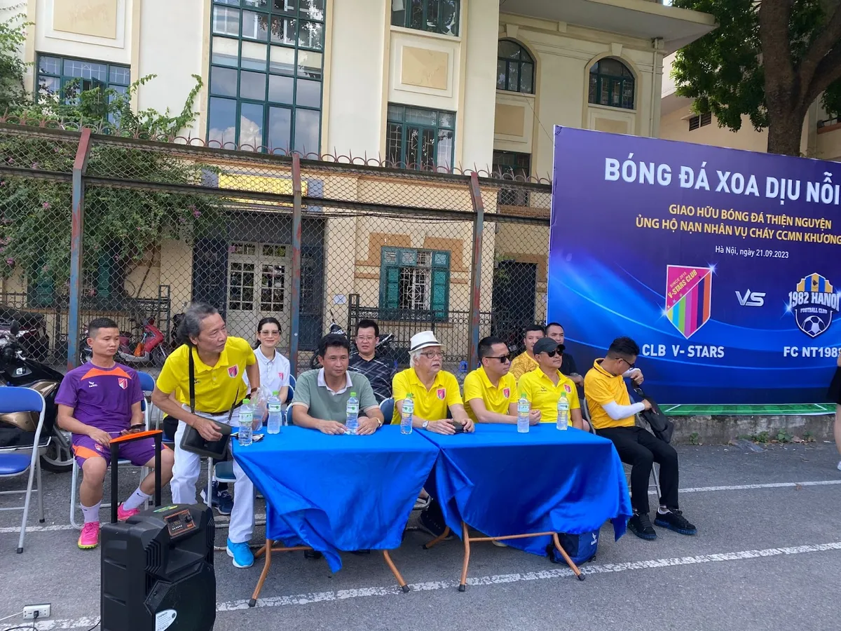 Giao hữu bóng đá thiện nguyện ủng hộ nạn nhân vụ cháy chung cư mini ở phố Khương Hạ - Ảnh 4.
