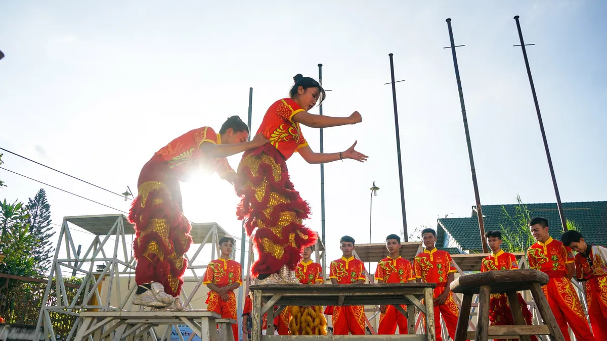 Mãn nhãn lân múa Mai hoa thung ở Cần Thơ - Ảnh 7.